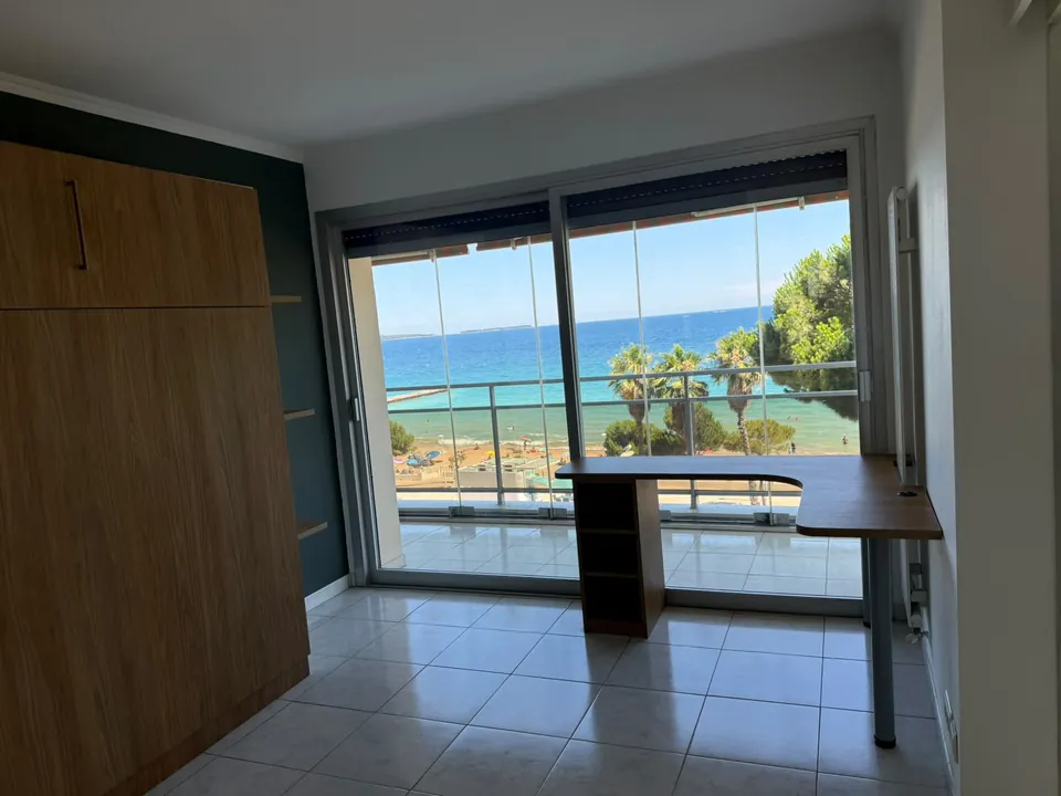 Room with direct views of the beach and the Mediterranean