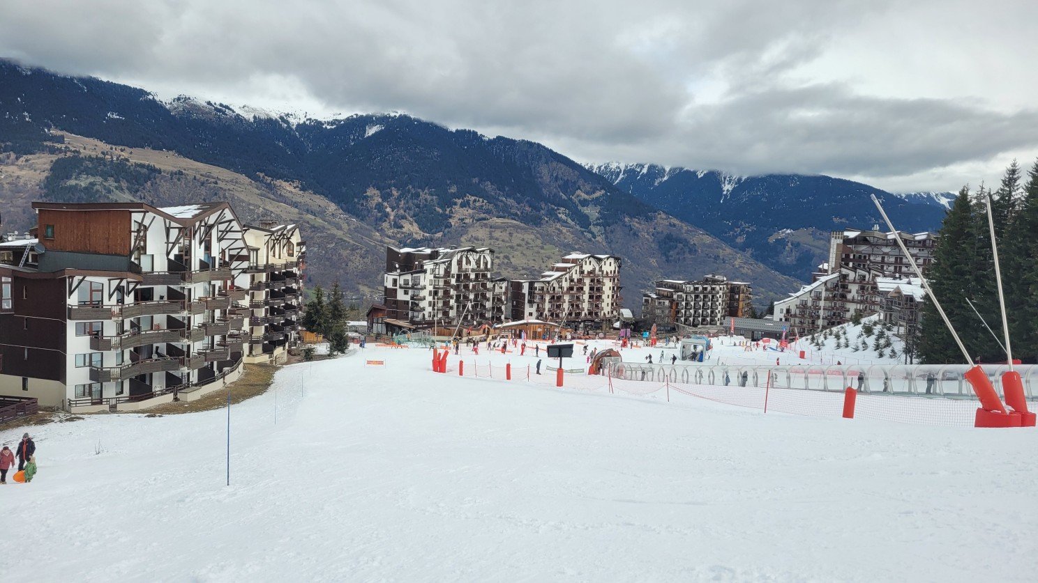 La Tania Village mid-morning
