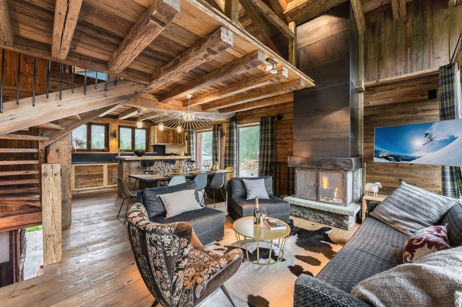 Discover Val d'Isère: Luxury Living in the Heart of the Alps 2 Realtor on the French Riviera , Asher McInerney , Agent , Real Estate Agent Luxurious 145m² chalet in Petit Alaska, Val d'Isère featuring 4 bedrooms, stunning mountain views, and premium amenities including a hammam, ski room, and Jacuzzi terrace, ideal for 6 adults and 4 children. Ref CH80 (pricing on demand)
