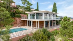 Read more about the article How American High Earners Can Leverage Their Purchasing Power for a Better Life on the French Riviera