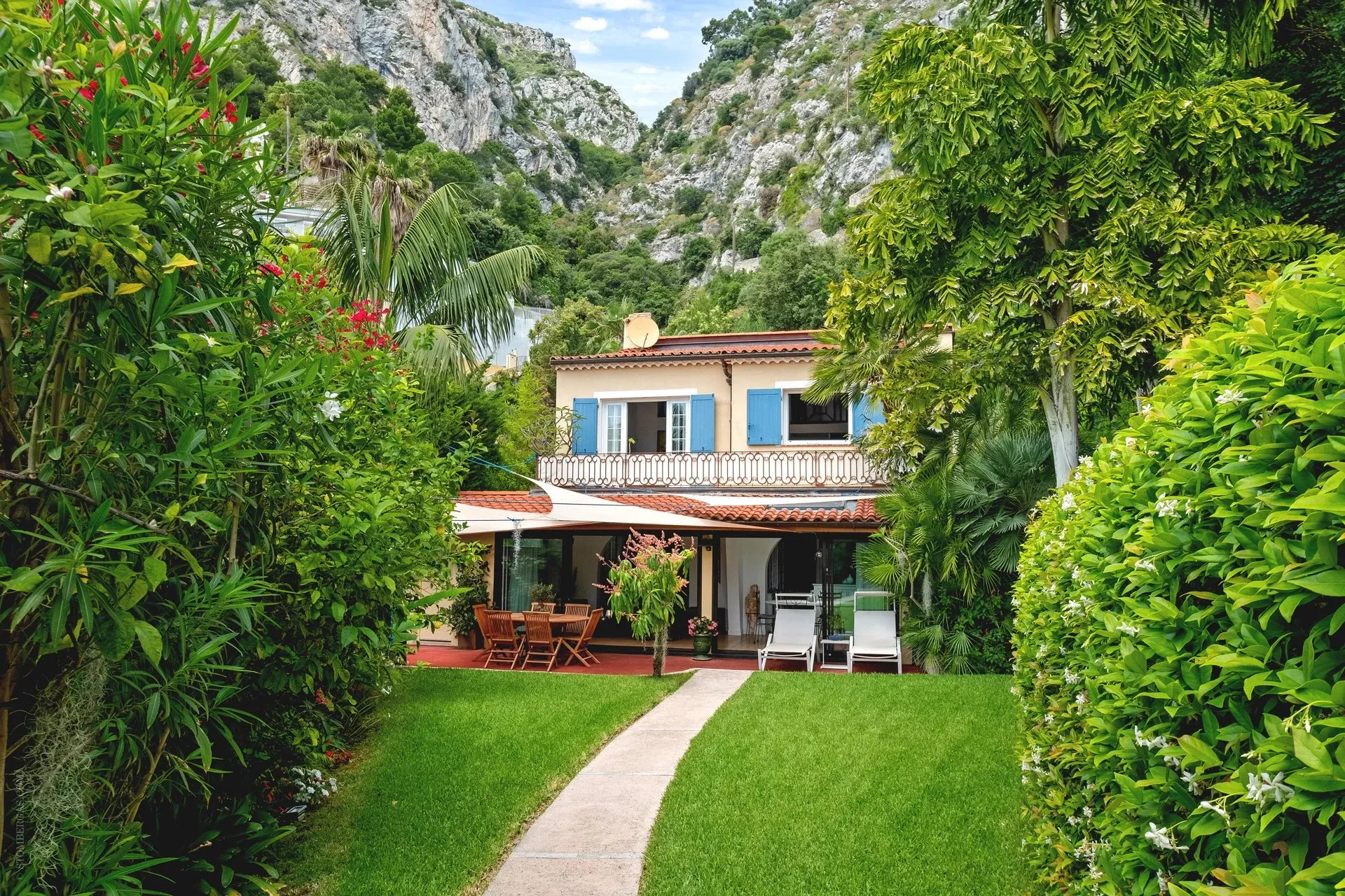 11d79fb8e0e76072272eff381be08ff3_e633913902_1920