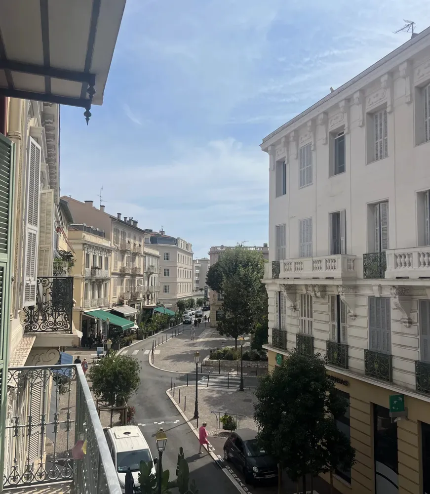 Ref:1538, 2 Bedroom apartment, centrally located, walking distance to the beach (€690,000) 