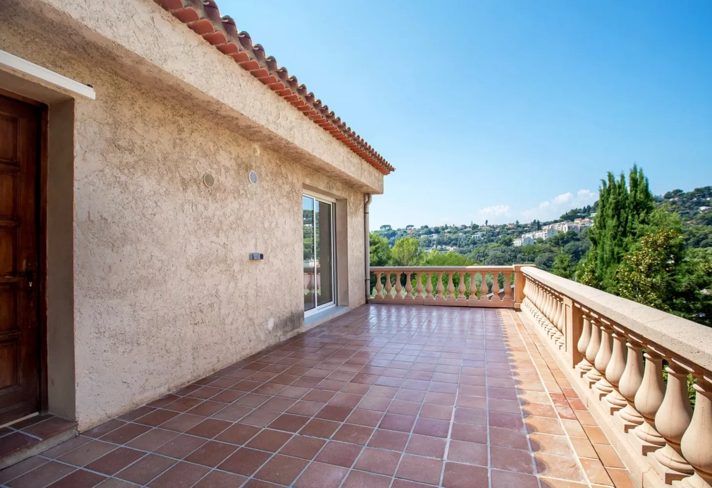 🌞 5 Fabulous French Riviera Homes Under €500K 🌊 2 Realtor on the French Riviera , Asher McInerney , Agent , Real Estate Agent Realtor on the French Riviera , Asher McInerney , Agent , Real Estate Agent