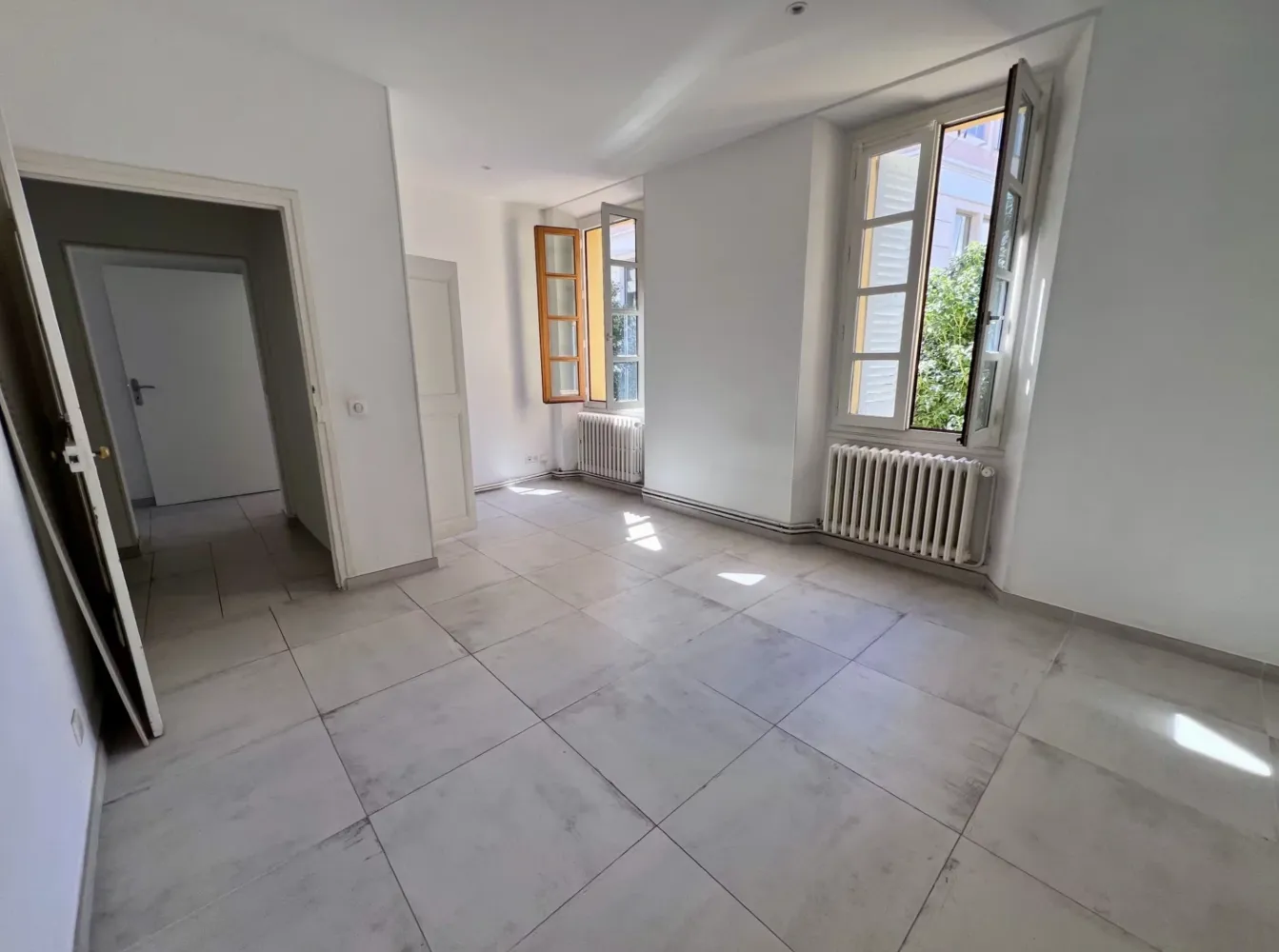 🌞 5 Fabulous French Riviera Homes Under €500K 🌊 6 Realtor on the French Riviera , Asher McInerney , Agent , Real Estate Agent Old World Charm in the Center of Antibes